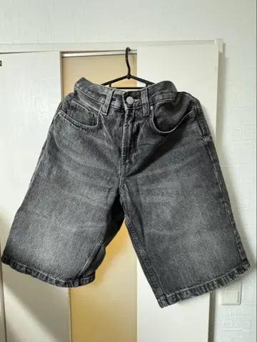 ZARA 다크 그레이 숏팬츠