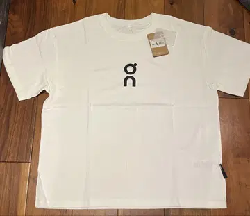 ON 화이트 T셔츠 XL 사이즈