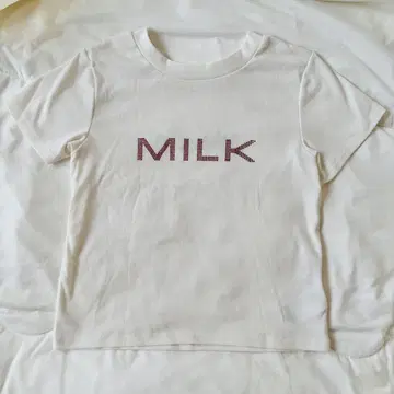 MILK jouetie 콜라보 큐빅 로고 t