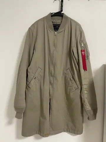 ALPHA INDUSTRIES 베이지 점퍼 S 사이즈