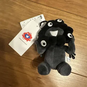 블랙 미야쿠미야쿠 카라비너 포함 마스코트 앉은