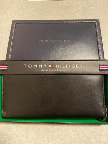 [ 미사용 새상품 ] TOMMY HILFIGER 장지갑 지퍼 타입 블랙