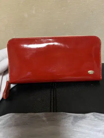 다코타 에나멜 가죽 핑크 지퍼식 장지갑