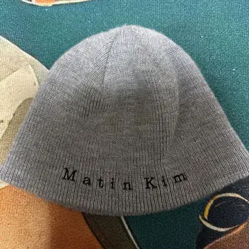 Matin Kim 그레이 니트 모자