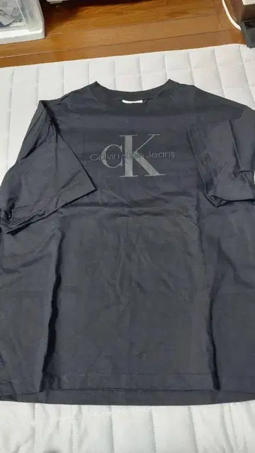 Calvin Klein Jeans 블랙 T셔츠