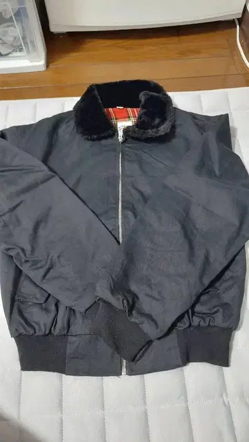 블랙 플리스 카라 부착 점퍼