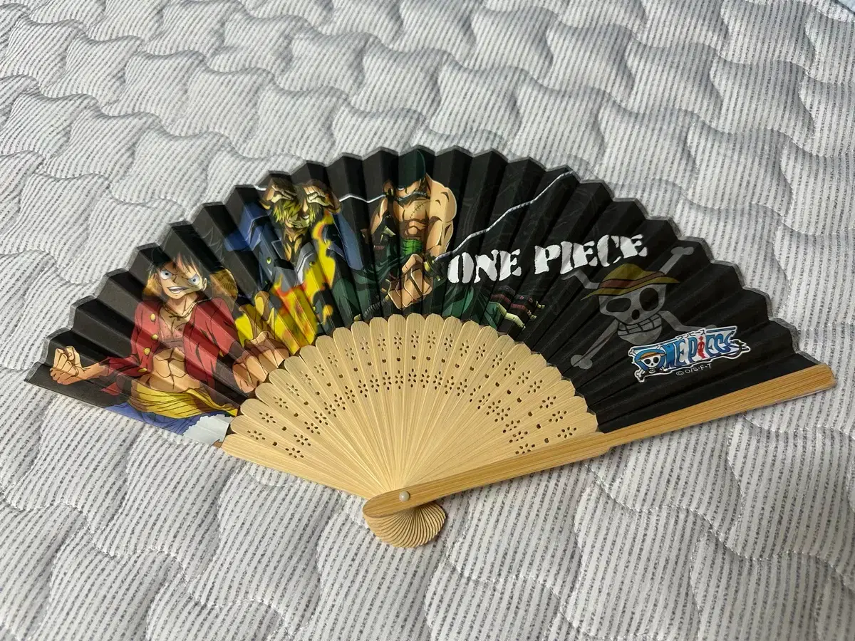 Onepiece folding fan