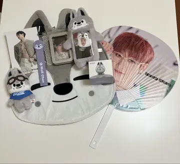 skzoo 방찬 울프 굿즈 묶음 판매 피규어 부채