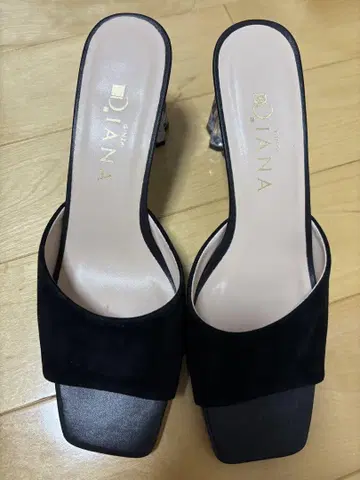 DIANA 클리어 힐 뮬