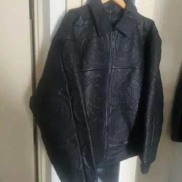 TANNERS AVENUE 오버 사이즈 가죽 자켓 전체 자수