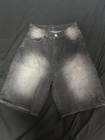 블랙 데님 하프 팬츠
