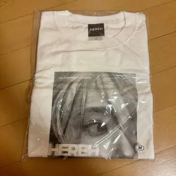 아이유 HEREH 화이트 티셔츠 M 사이즈