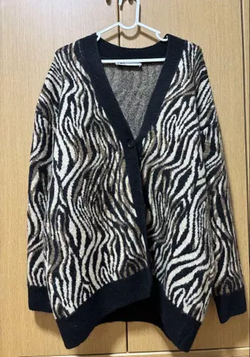 ZARA 레오파드 무늬 제브라 패턴 가디건 M 사이즈