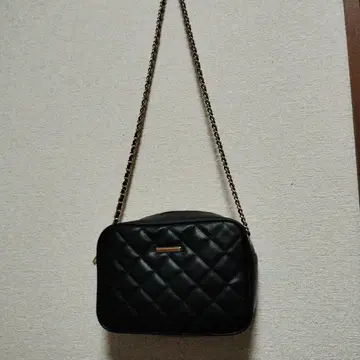 블랙 퀼팅 숄더백