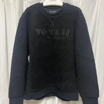 GUESS 블랙 플리스 맨투맨