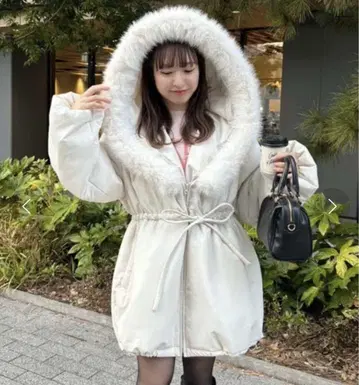 NICE CLAUP 다운 자켓 화이트