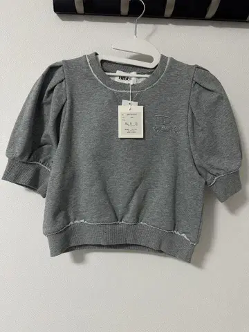Bibiy B.PUFF SWEATSHIR
