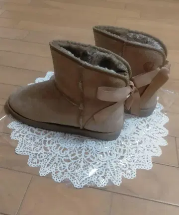 리본 페이크 어그 부츠