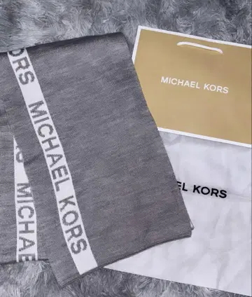 MICHAEL KORS 그레이 머플러