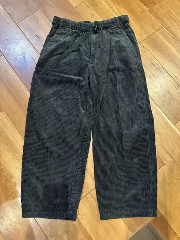 UNIQLO U 코듀로이 턱 와이드 팬츠 M 사이즈 밑단 수선 있음
