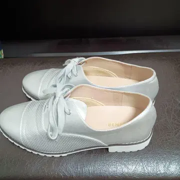 BENEBIS 실버 레이스업 슈즈