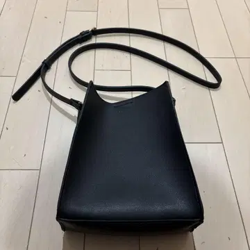 블랙 가죽 숄더백