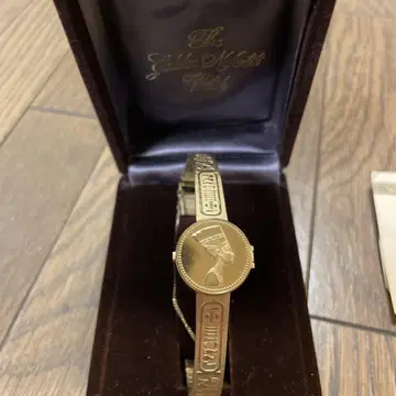 SEIKO 황금의 네페르티티 시계