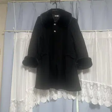 퍼 달린 블랙 롱 코트 3L