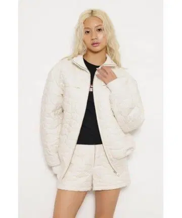 아이보리 퀼팅 다운 자켓