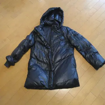 블랙 후드 부착 다운 자켓