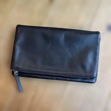 다크 브라운 가죽 클러치백