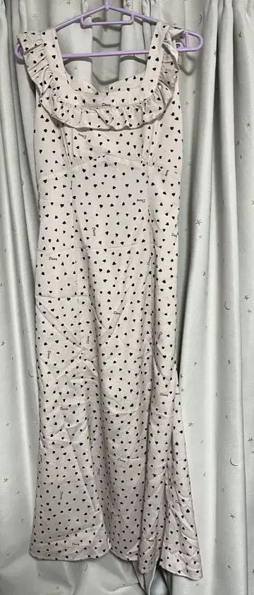 DEICY 랜덤 하트 프릴 원피스