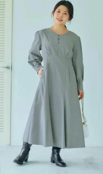 COHINA 코히나 백 레이스업 피치 스킨 원피스