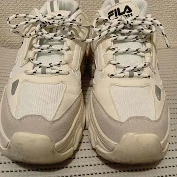 FILA 화이트 스니커즈 통굽