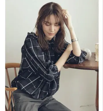 미라 오웬 오프숄더 5부 소매 체크 셔츠
