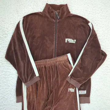 고품질 로카웨어 벨로아 셋업 자수 로고 브라운 L 사이즈