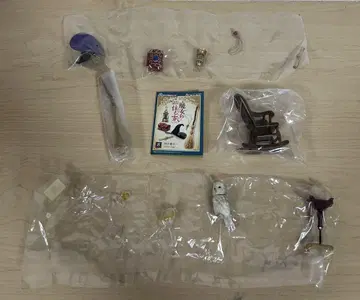 마녀가 사는 집 피규어 세트.