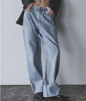 AIC. 빈티지 워시 와이드 핏 데님 팬츠