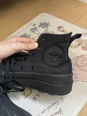 CONVERSE 블랙 하이컷 스니커즈 통굽