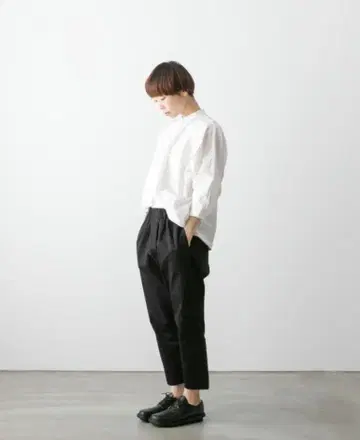 새상품급 TRAVAIL MANUEL 컴팩트 치노 안장 팬츠