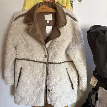 H&M 무스탕 코트 화이트