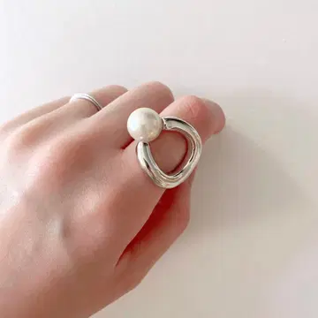 Soierie 소와리 Horn pearl curve 반지