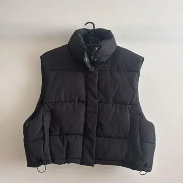블랙 후드 부착 다운 베스트