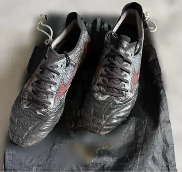 Mizuno 축구화 그레이/레드 스파이크