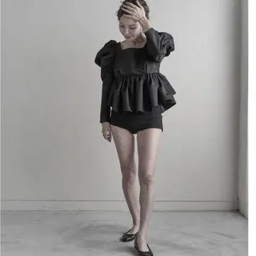 fete 퍼프 슬리브 블랙 상의 M 사이즈 상당