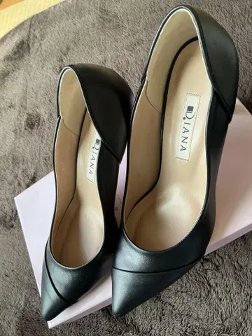 D.IANA 플라워컷 펌프스 TS17226 블랙 스무스
