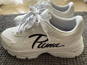 Puma 화이트 스니커즈 메구로 렌 모델