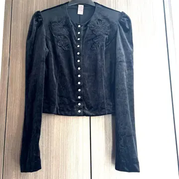 페티코 로즈 자수 벨로아 상의