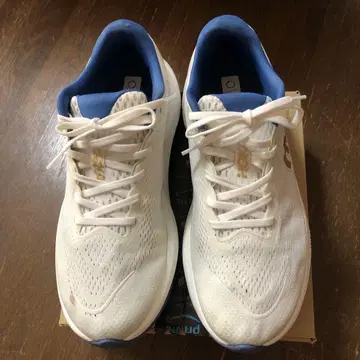 호카 린콘 4 러닝화 화이트/블루 27cm