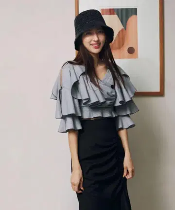 SNIDEL 프릴 티어드 크롭 블라우스